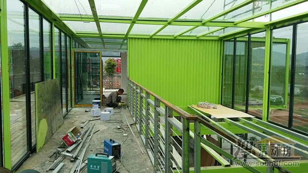 集裝箱房屋內部施工中