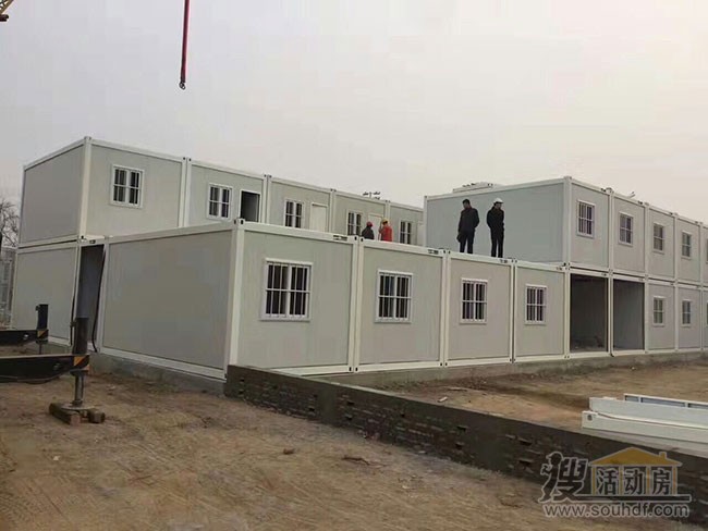 天津中建二局領導對集裝箱活動房進行考察